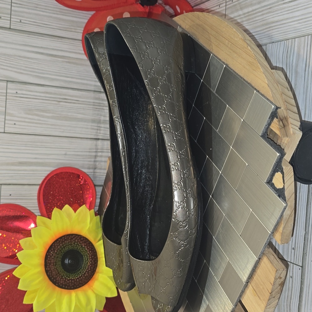 Gucci Metallic Gray Peep-Toe Flats - Picture 5 of 12